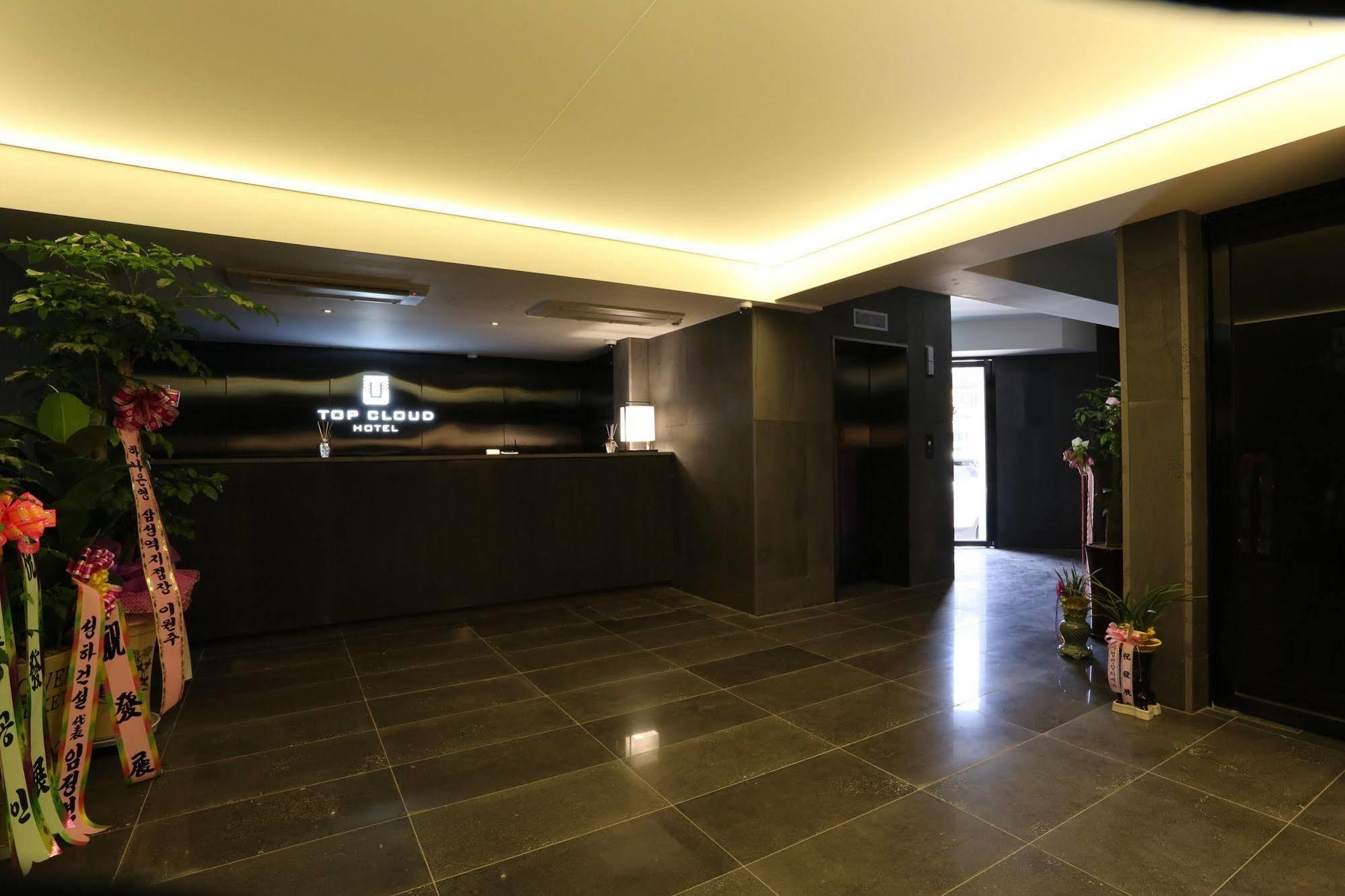 Suwon Top Cloud Hotel Exterior foto